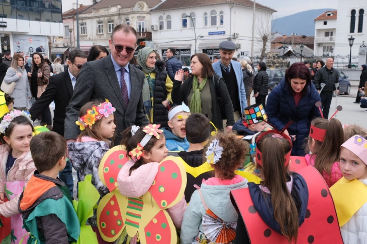 Гостивар: Учениците и децата од градинките го одбележаа 21 Март, Денот на екологијата