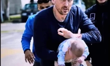 Дибрани, пратеник во шведскиот Парламент, е човекот кој го спаси бебето извадено од реката  Морача