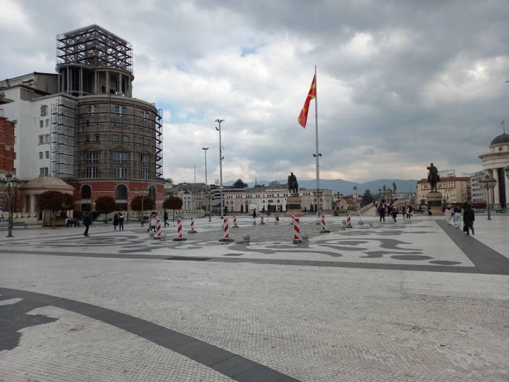 Град Скопје демантира: Нема пропаднат камион на плоштадот „Македонија“, медиумите да ги проверуваат информациите кои се пласираат