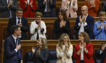 Санчез преживеа гласање недоверба во шпанскиот Парламент