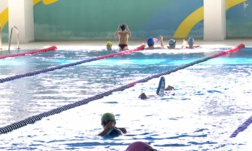Успешно се спроведува проектот за бесплатно пливање за кумановските ученици