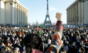 Pothuajse 300 personalitete të famshme  franceze mbështetën demonstratat kundër reformave pensionale