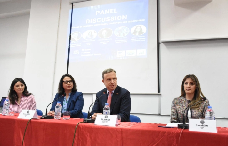 Në Universitetin e Tetovës u organizua panel diskutimi për gratë në biznes