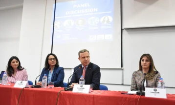 Në Universitetin e Tetovës u organizua panel diskutimi për gratë në biznes
