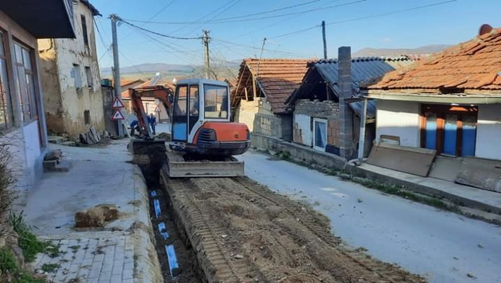 Продолжува реконструкцијата на старата водоводна мрежа во населбата Старо Делчево