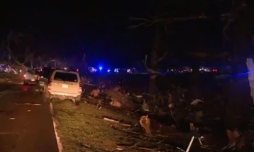 Të paktën 23 persona e kanë humbur jetën në tornadon që e përfshiu shtetin federal Misisipi në SHBA