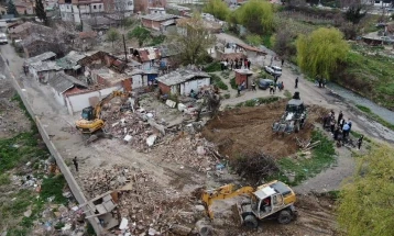 Урнати 14 дивоградби во Тенеќе маало во Кавадарци