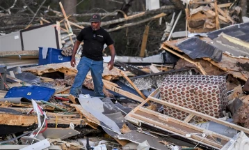 Продолжува потрагата по жртвите од торнадото во САД
