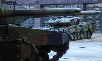 Një kontingjent gjerman prej 18 tankeve Leopard i është dorëzuar ukrainasve