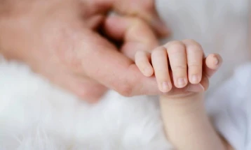 Евростат: Жените во ЕУ првото дете го раѓаат се подоцна