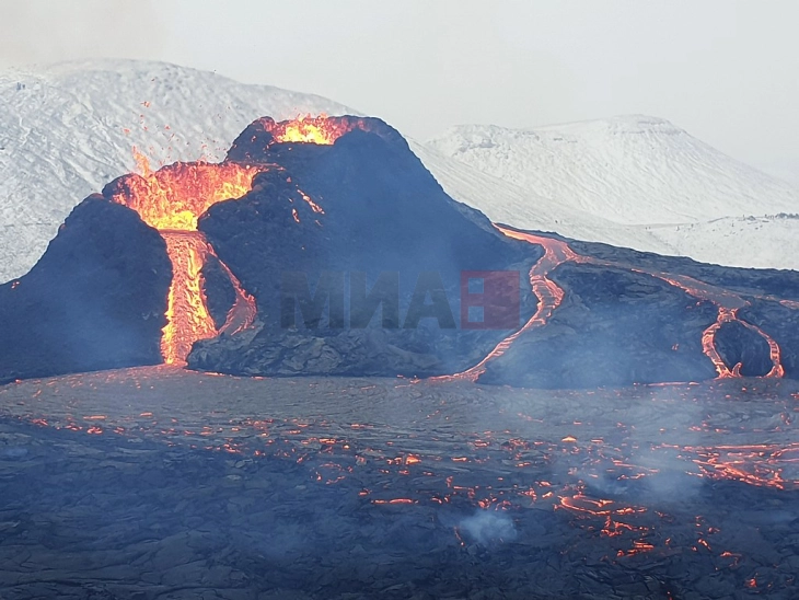 Një islandez filmoi një erupsion  vullkanik me një dron nga lartë