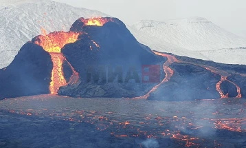 Një islandez filmoi një erupsion  vullkanik me një dron nga lartë