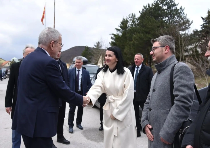 Костадиновска-Стојчевска му посака добредојде на австрискиот претседател Ван дер Белен
