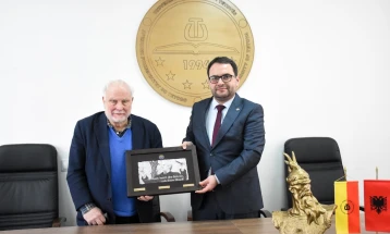 Profesori Universitetit të Oksfordit e vizitoi Universitetin e Tetovës