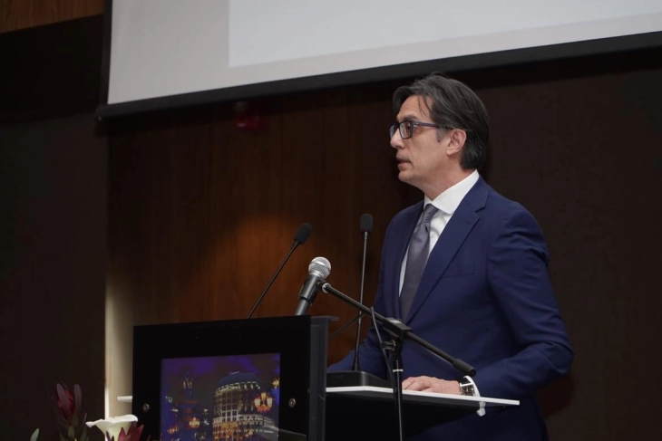 Pendarovski: Të hapim perspektiva të reja në bashkëpunimin ekonomik me Austrinë