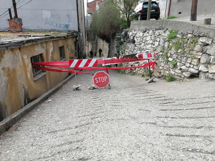 Забрана за движење во околина на оштетен потпорен ѕид во Велес