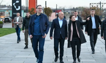 Kovachevski, Vucic and Brnabic stroll in Belgrade ahead of Friday meetings