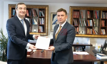 Osmani i pranoi kopjet e letrave kredenciale të ambasadorit të sapoemëruar të Republikës së Azerbajxhanit