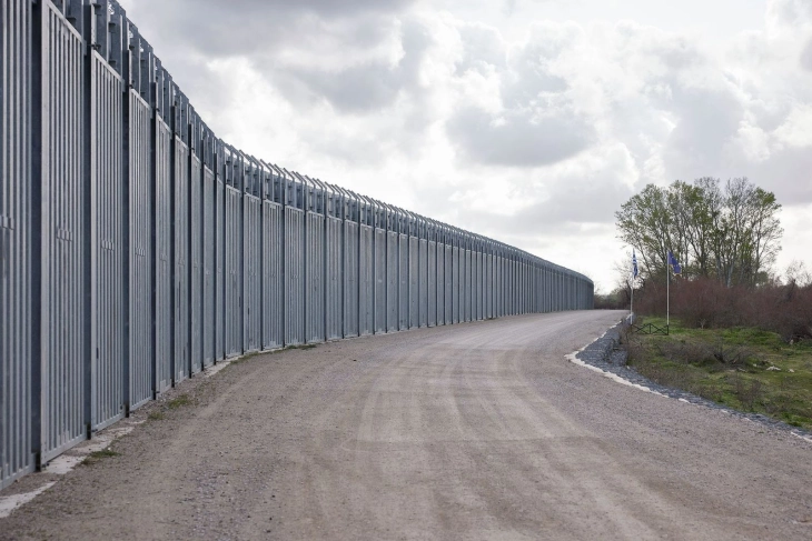 Потпишан договорот за изградба на дополнителни 35 километри од оградата на грчко - турската граница