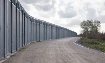 Потпишан договорот за изградба на дополнителни 35 километри од оградата на грчко - турската граница