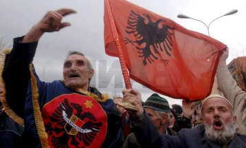 Неколку десетици илјади учесници на „Маршот за правда“ во Приштина за поддршка на Хашим Тачи и другите обвинети во Хаг