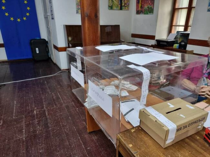 Според првичните анкети за излезноста повторно нема видлив победник на изборите во Бугарија