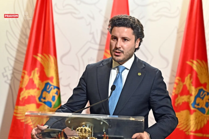 Абазовиќ: Му го честитам изборот на Милатовиќ за прв европски претседател во историјата на Црна Гора