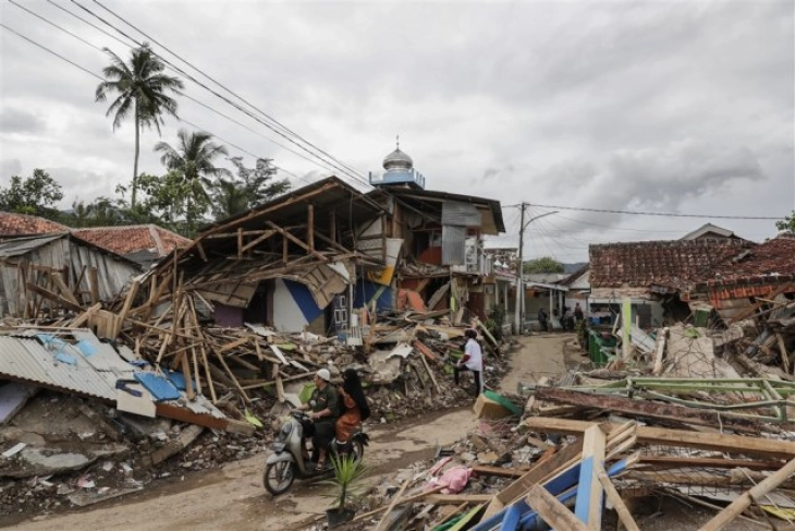 Силен земјотрес го погоди островот Суматра во Индонезија