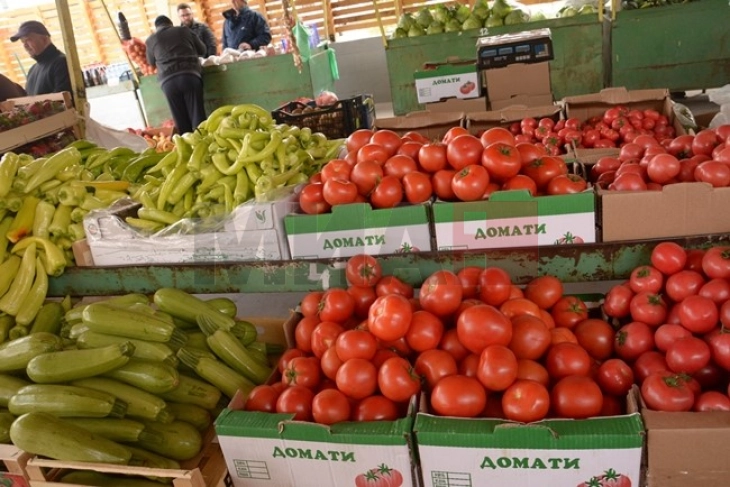 Qeveria i ngriu çmimet e disa llojeve të frutave dhe perimeve