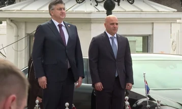 Me nderimet më të larta Kovaçevski e priti kryeministrin kroat Plenkoviq
