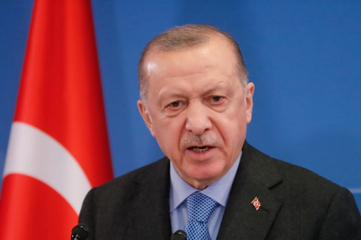 Ердоган тврди дека води на предизборните анкети