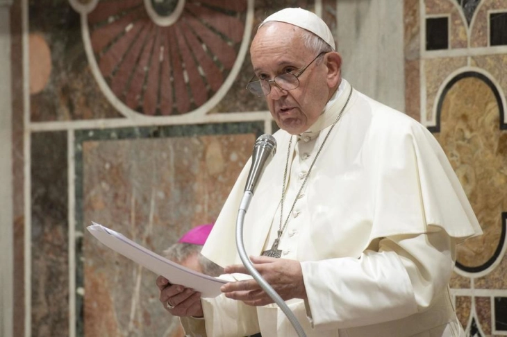 Папа Франциск: Сексот е една од најубавите работи што Бог му ги дал на човекот