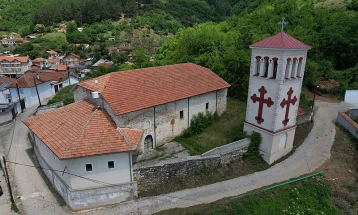 Дебрани ја продолжуваат традицијата на одбележување на празникот Цветници во црквата „Успение на Пресвета Богородица“