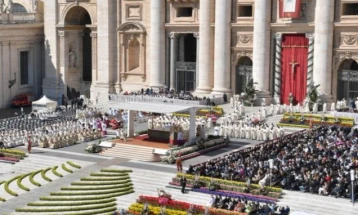 Pope calls for peace at Easter as he gives 'Urbi et Orbi' blessing
