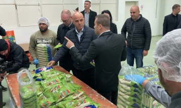 Kryeministri Kovaçevski e vizitoi fabrikën për përpunimin e orizit 