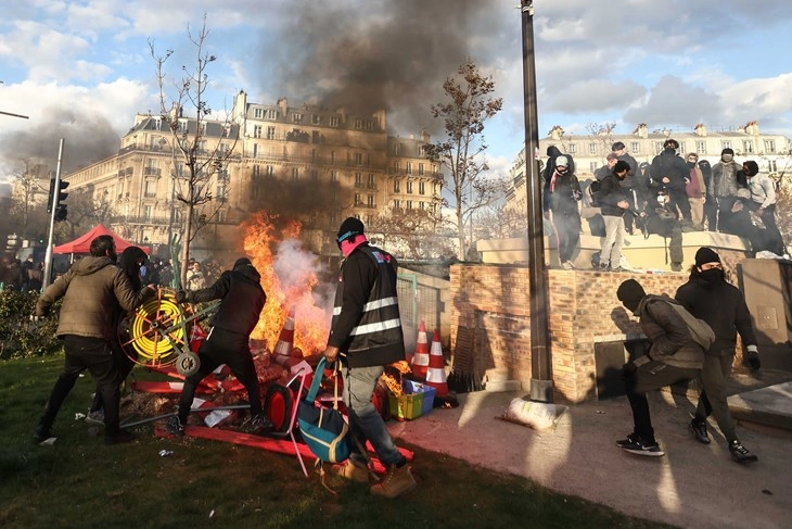 Fresh nationwide strikes, protests in France against pension reform