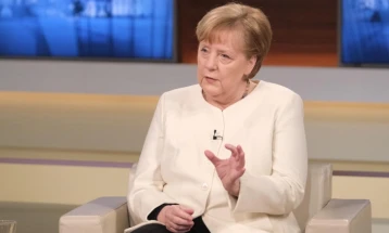 Merkel nderohet me medaljen më të lartë të Gjermanisë