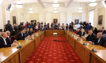 Лидерска средба: ГЕРБ-СДС и  ПП-ДБ се договорија да работат на програмата што треба да ја реализира идната бугарска Влада