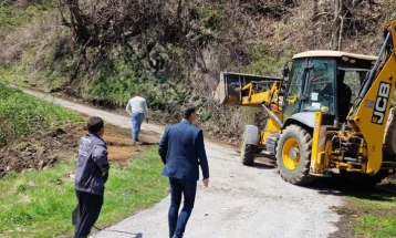 Во Македонска Каменица во тек активности за пробивање нови земјени патишта во селските средини