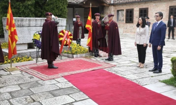 Пендаровски и Османи-Садриу положија венци на гробот на Гоце Делчев во црквата „Св. Спас“