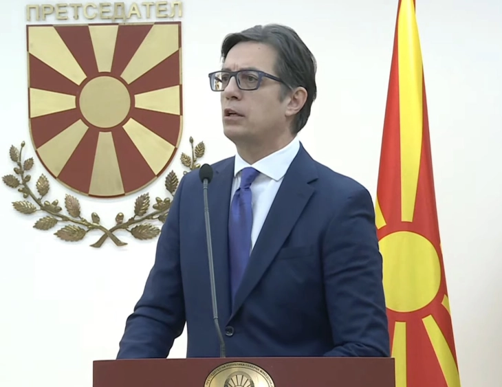 Pendarovski voices support amending the Constitution to include the Bulgarian minority