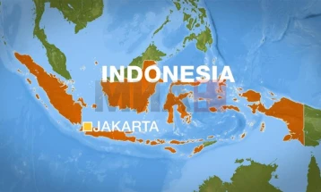 Најмалку 11 загинати при превртување на траект во Индонезија