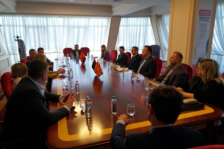 Мицкоски на средба со ко-основачот Мајк Зафировски и бордот на директори на „Македонија 2025“