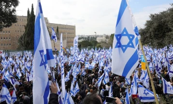 Tens of thousands rally in Tel Aviv in latest anti-reform protests