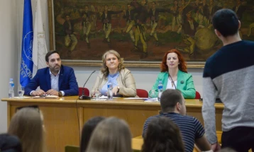 Petrovska discusses security with Faculty of Philosophy students