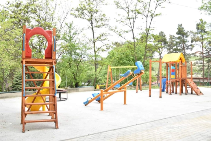 Ново детско игралиште во градскиот парк во Кавадарци 