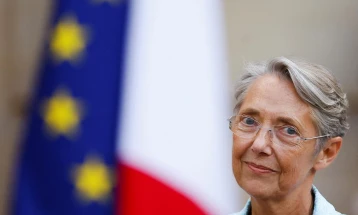 Францускaтa премиерка Борн ги повика синдикатите на разговори