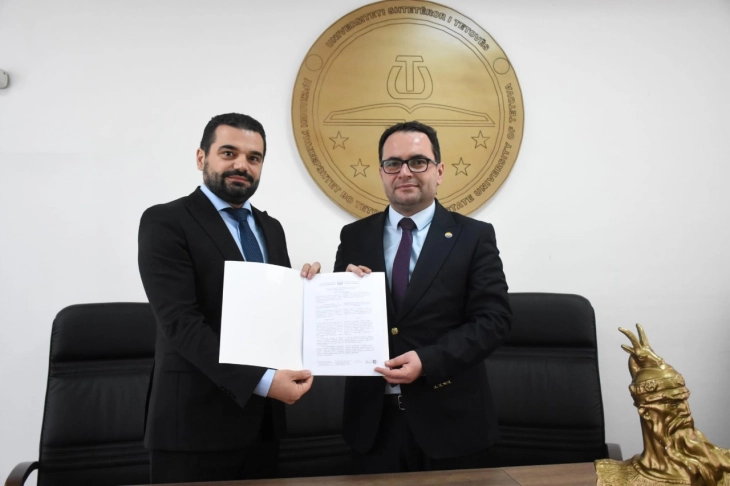 Ministri Lloga personalisht ia dorëzoi Universitetit të Tetovës aktvendimin për regjistrimin e klinikës juridike