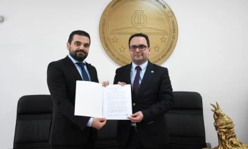 Ministri Lloga personalisht ia dorëzoi Universitetit të Tetovës aktvendimin për regjistrimin e klinikës juridike