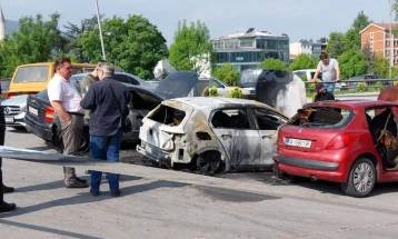 Три автомобили запалени кај Бит-пазар